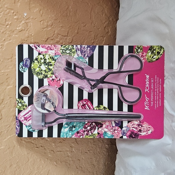 BETSEY JOHNSON EYELASH COMBO - Picture 2 of 3